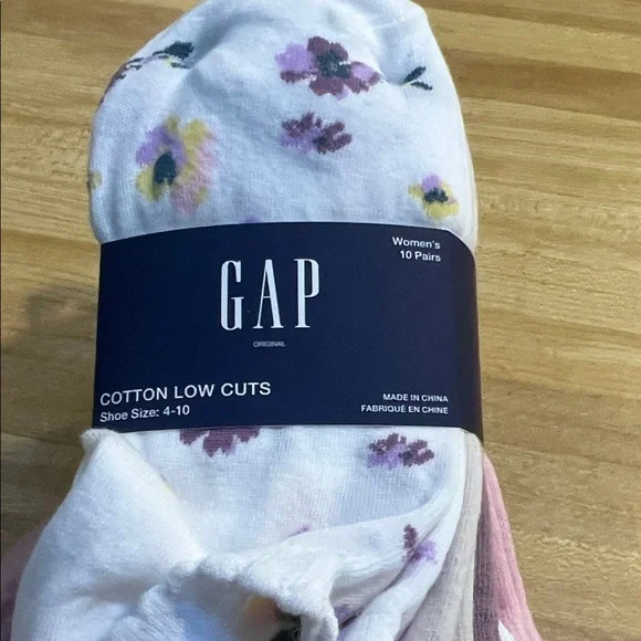 #1169+ GAP Women's Floral and Solid Socks - White, Pink, Purple - Picture 4 of 7